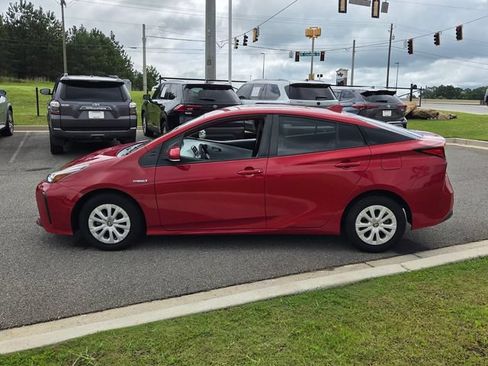 Used 2020 Toyota Prius L Eco FWD image 4