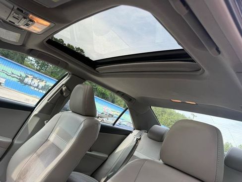 Used 2012 Toyota Camry XLE w/ Leather Pkg FWD image 40