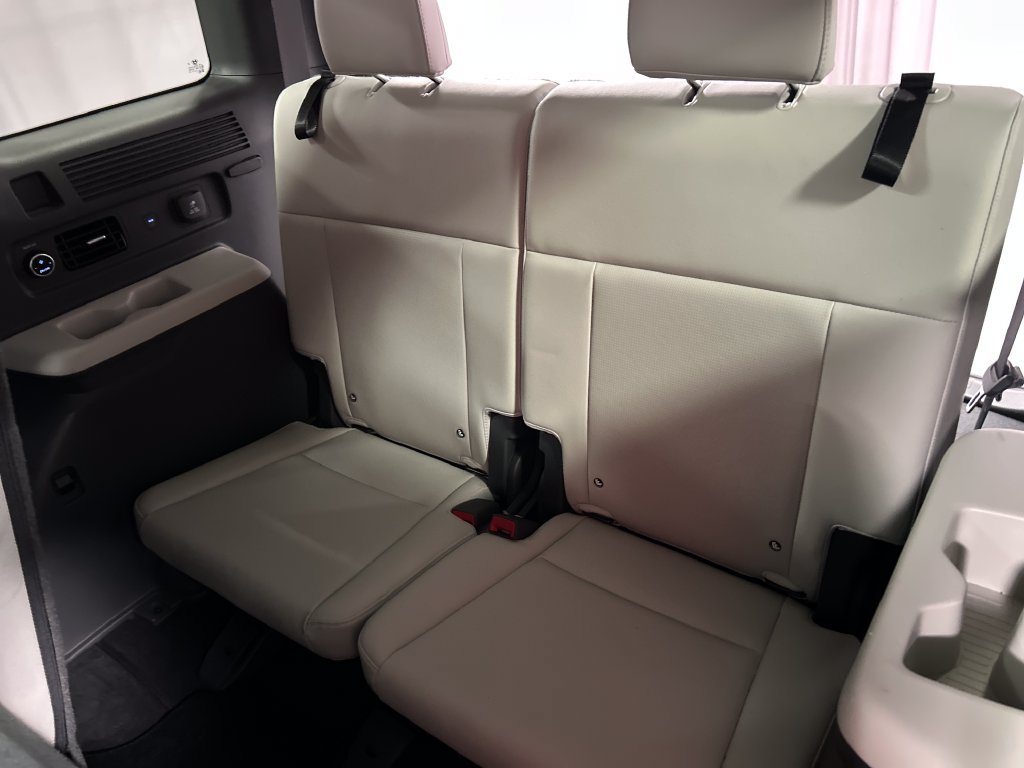 Used 2025 Hyundai Santa Fe Limited FWD image 23