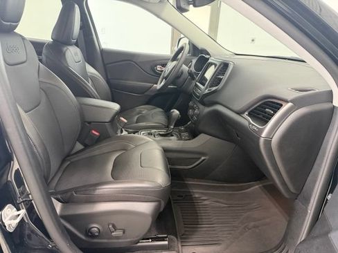 Used 2022 Jeep Cherokee Latitude Lux w/ Mopar Interior Package AWD/4WD image 23