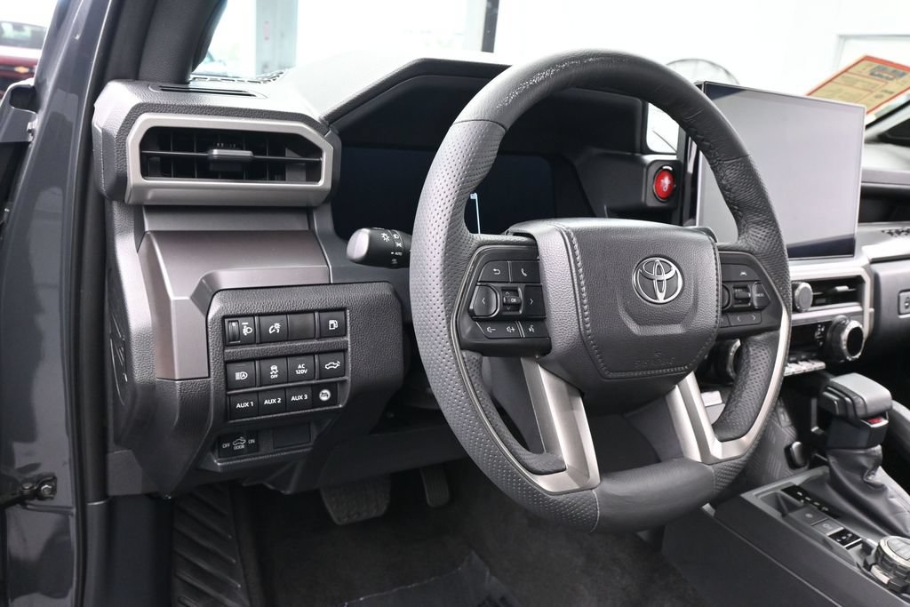 Used 2025 Toyota Tacoma TRD Off-Road w/ TRD Off Road Premium Package AWD/4WD image 15