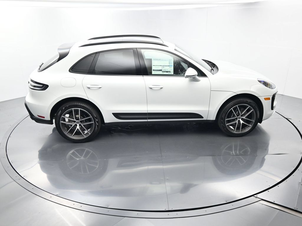 Certified 2026 Porsche Macan AWD/4WD image 41