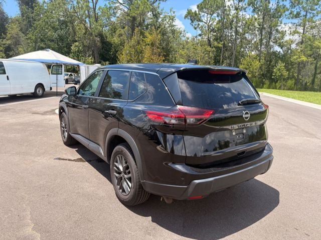 Used 2024 Nissan Rogue S FWD image 11