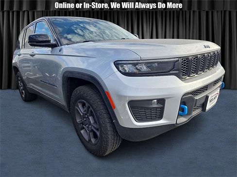 Used 2024 Jeep Grand Cherokee Trailhawk image 1