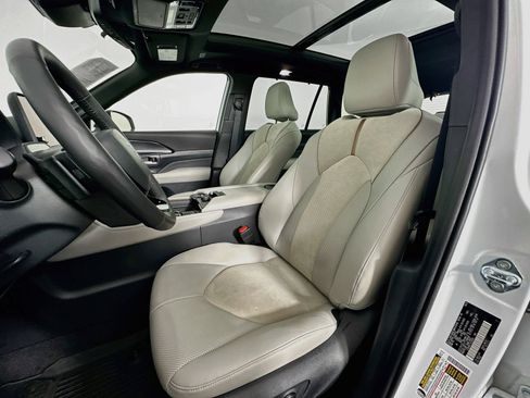Certified 2026 Toyota Grand Highlander AWD Hybrid image 22