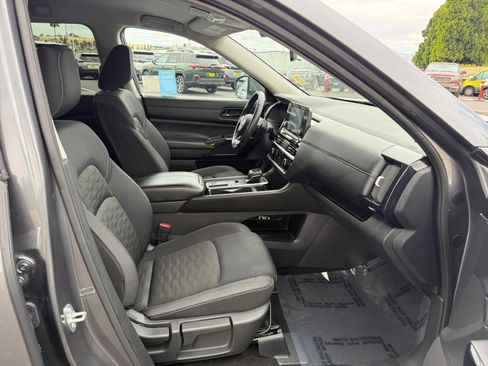 Used 2025 Nissan Pathfinder SV FWD image 20