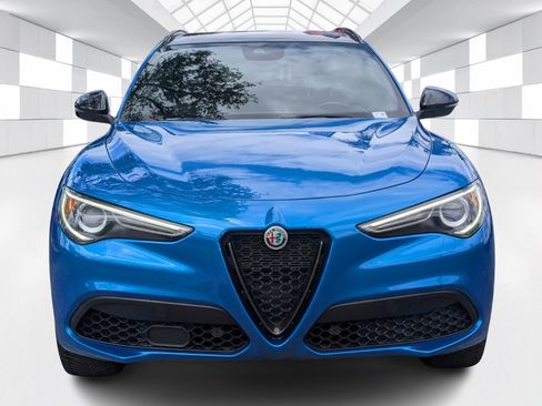 Used 2022 Alfa Romeo Stelvio Veloce image 2