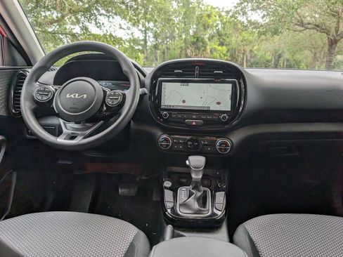 Used 2025 Kia Soul S image 11