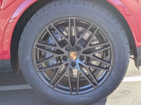 Certified 2026 Porsche Cayenne AWD/4WD image 12