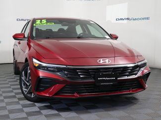 Used 2025 Hyundai Elantra SEL video 2