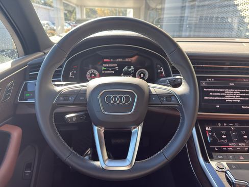 Used 2025 Audi Q7 Premium w/ Convenience Package image 17