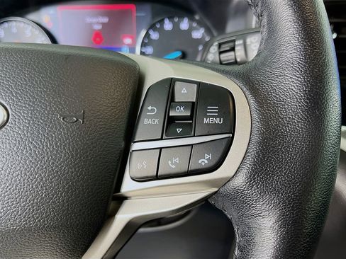 Used 2022 Ford Explorer XLT AWD/4WD image 17