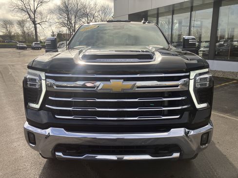 Used 2024 Chevrolet Silverado 2500 LTZ w/ LTZ Convenience Package AWD/4WD image 2