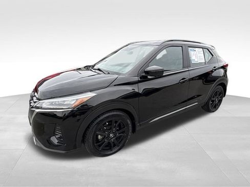 Used 2023 Nissan Kicks SR w/ Interior Electronics Package FWD image 3