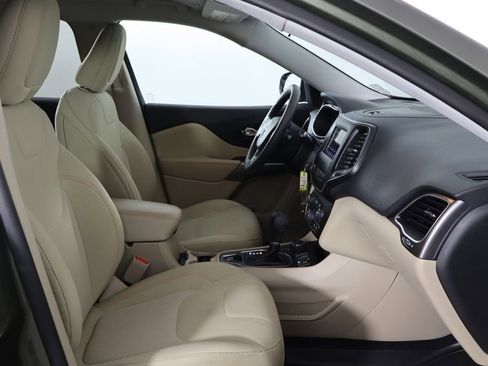 Used 2019 Jeep Cherokee Latitude w/ Popular Appearance Group AWD/4WD image 19