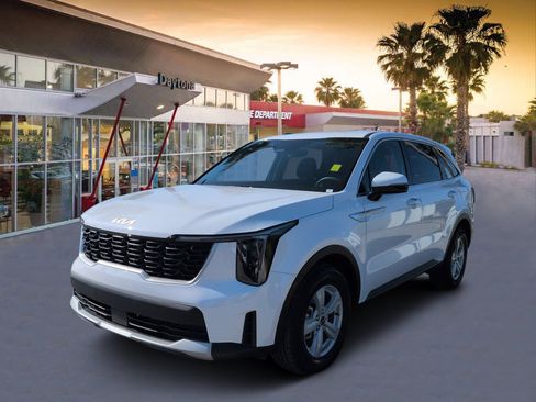 Used 2025 Kia Sorento LX FWD image 7