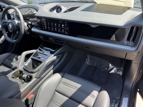 New 2025 Porsche Cayenne Coupe image 28