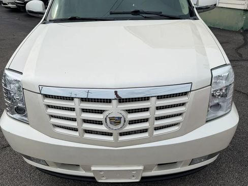Used 2013 Cadillac Escalade Luxury AWD/4WD image 23