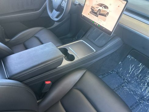 Used 2023 Tesla Model Y Long Range AWD/4WD image 17