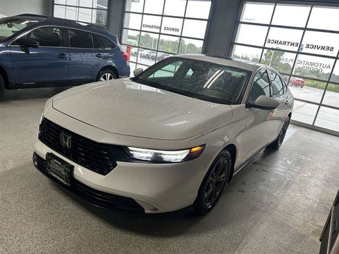 Used 2023 Honda Accord EX image 19