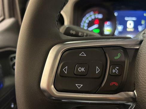Used 2025 Jeep Wrangler Unlimited Sahara AWD/4WD image 5