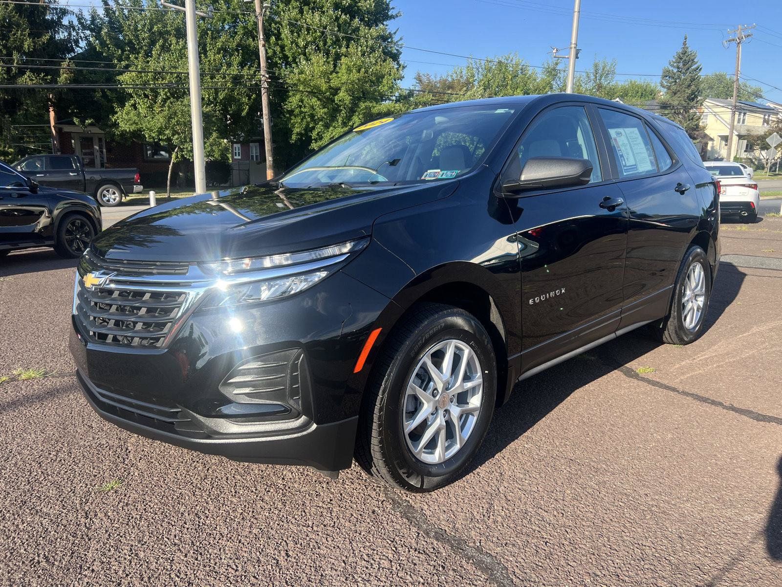 Used 2024 Chevrolet Equinox LS w/ Driver Confidence II Package AWD/4WD image 3