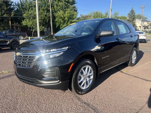 Used 2024 Chevrolet Equinox LS w/ Driver Confidence II Package AWD/4WD image 3