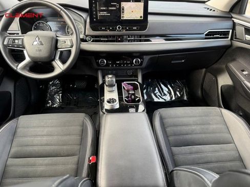Used 2025 Mitsubishi Outlander SE AWD/4WD image 13