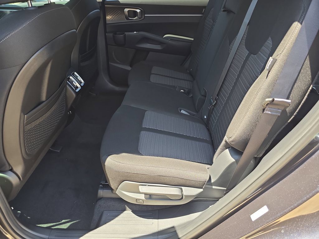New 2026 Kia Sorento LX FWD image 16
