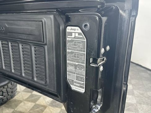 Used 2018 Jeep Wrangler Unlimited Sport S image 37