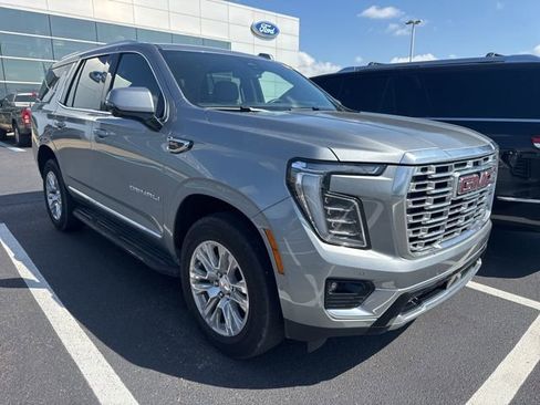 Used 2025 GMC Yukon Denali RWD image 3