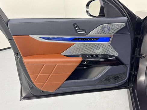 Used 2023 BMW i7 xDrive60 image 59