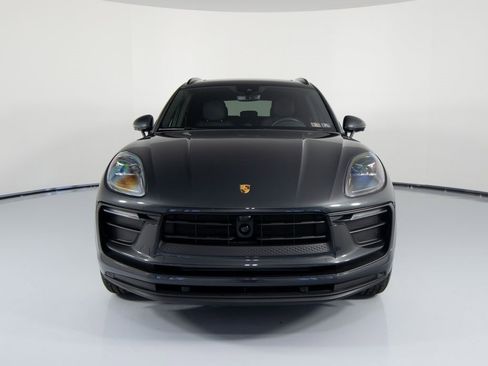 Certified 2025 Porsche Macan image 13