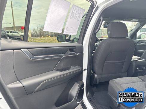 Used 2025 GMC Acadia Elevation image 15