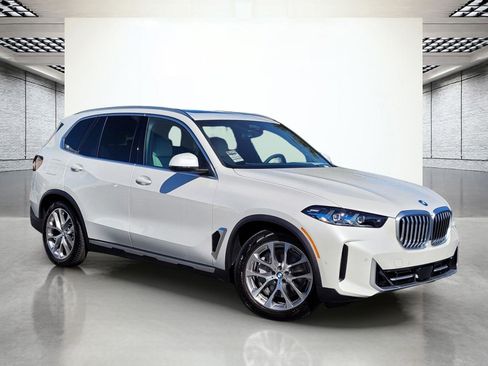New 2026 BMW X5 xDrive50e w/ Premium Package AWD/4WD image 2
