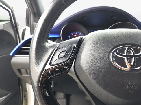 Used 2021 Toyota C-HR XLE FWD image 14