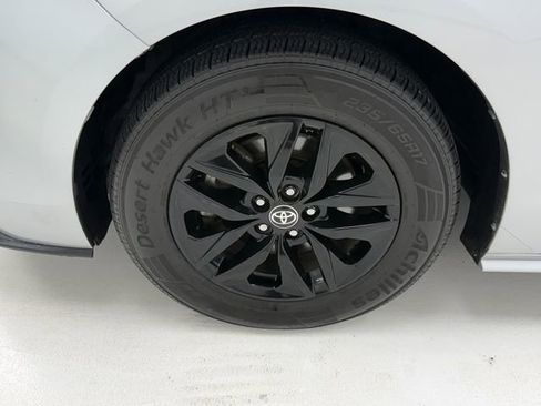 Used 2021 Toyota Sienna LE FWD image 7
