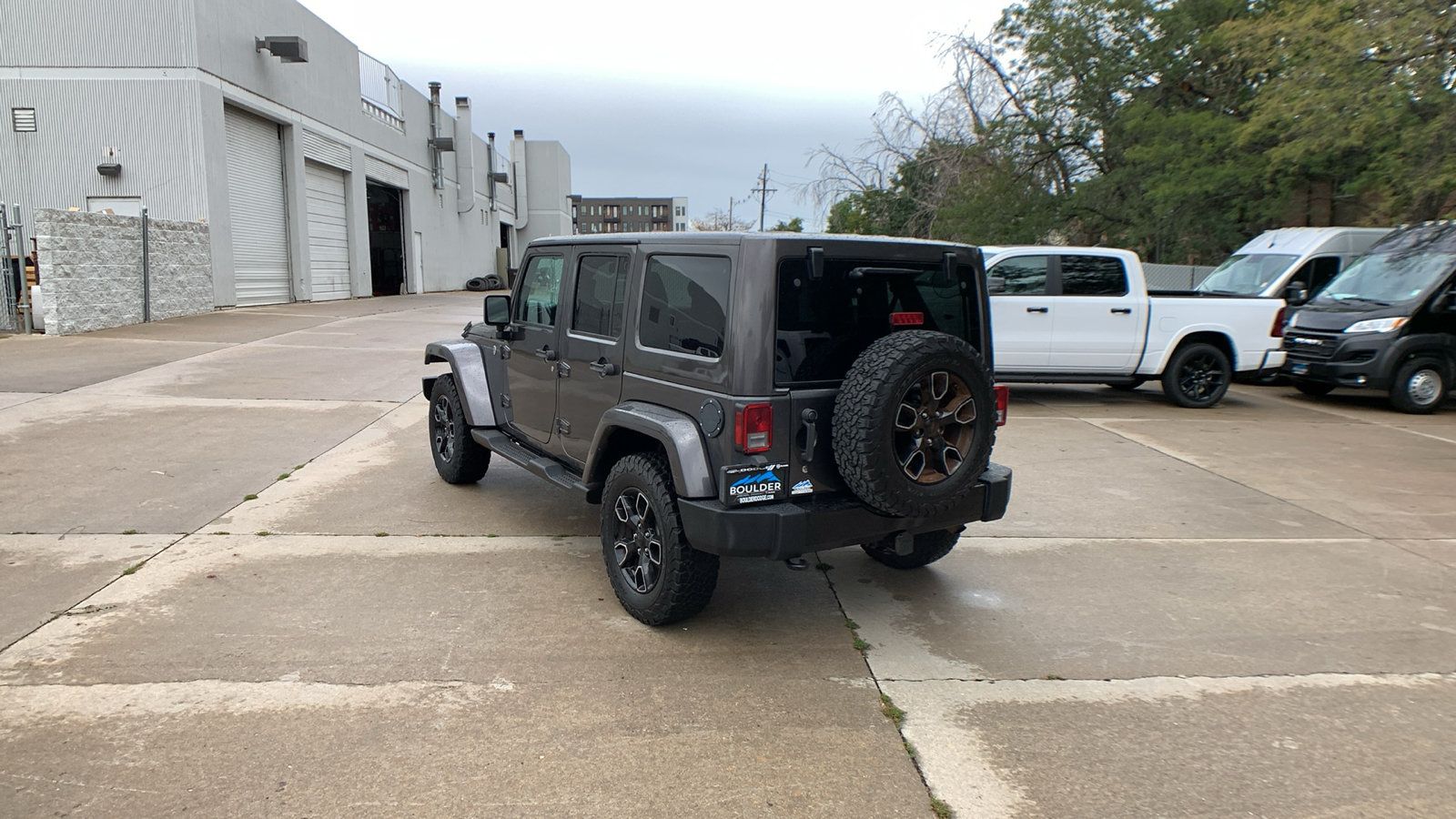 Used 2017 Jeep Wrangler Unlimited Sahara AWD/4WD image 3