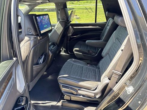Used 2025 Cadillac Escalade Sport Platinum AWD/4WD image 10