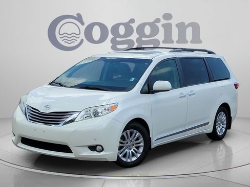 Used 2015 Toyota Sienna XLE w/ XLE Navigation Package FWD image 1