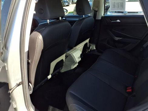 Used 2020 Volkswagen Jetta SE w/ SE Cold Weather Package image 18