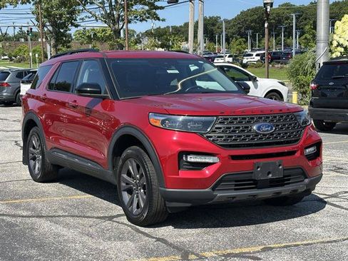 Used 2023 Ford Explorer XLT w/ Equipment Group 202A AWD/4WD image 24