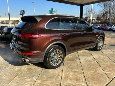Used 2015 Porsche Cayenne S image 4