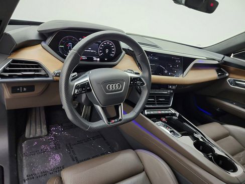 Used 2022 Audi RS e-tron GT image 9