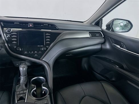 Used 2020 Toyota Camry XSE image 18