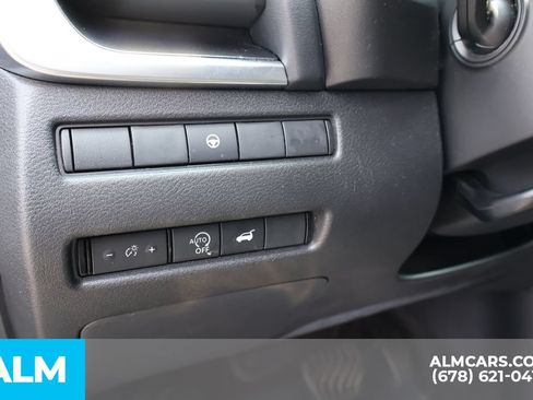 Used 2024 Nissan Rogue SV FWD image 12