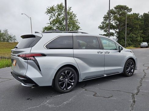 Used 2022 Toyota Sienna XSE image 12