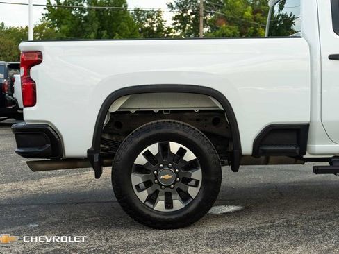 Used 2021 Chevrolet Silverado 2500 Custom w/ Custom Value Package image 5