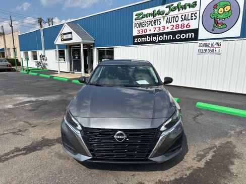 Used 2025 Nissan Altima 2.5 SV FWD image 2
