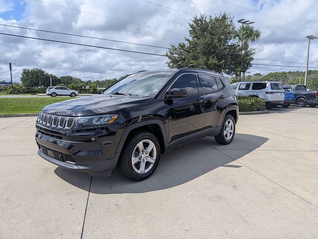 Used 2023 Jeep Compass Latitude w/ Convenience Group AWD/4WD image 8